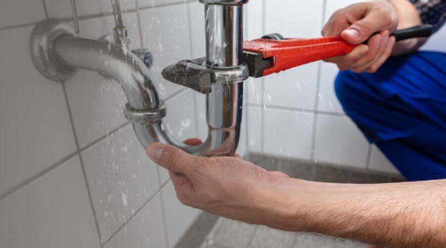 Expert burst pipe repair services in Stoutland, MO